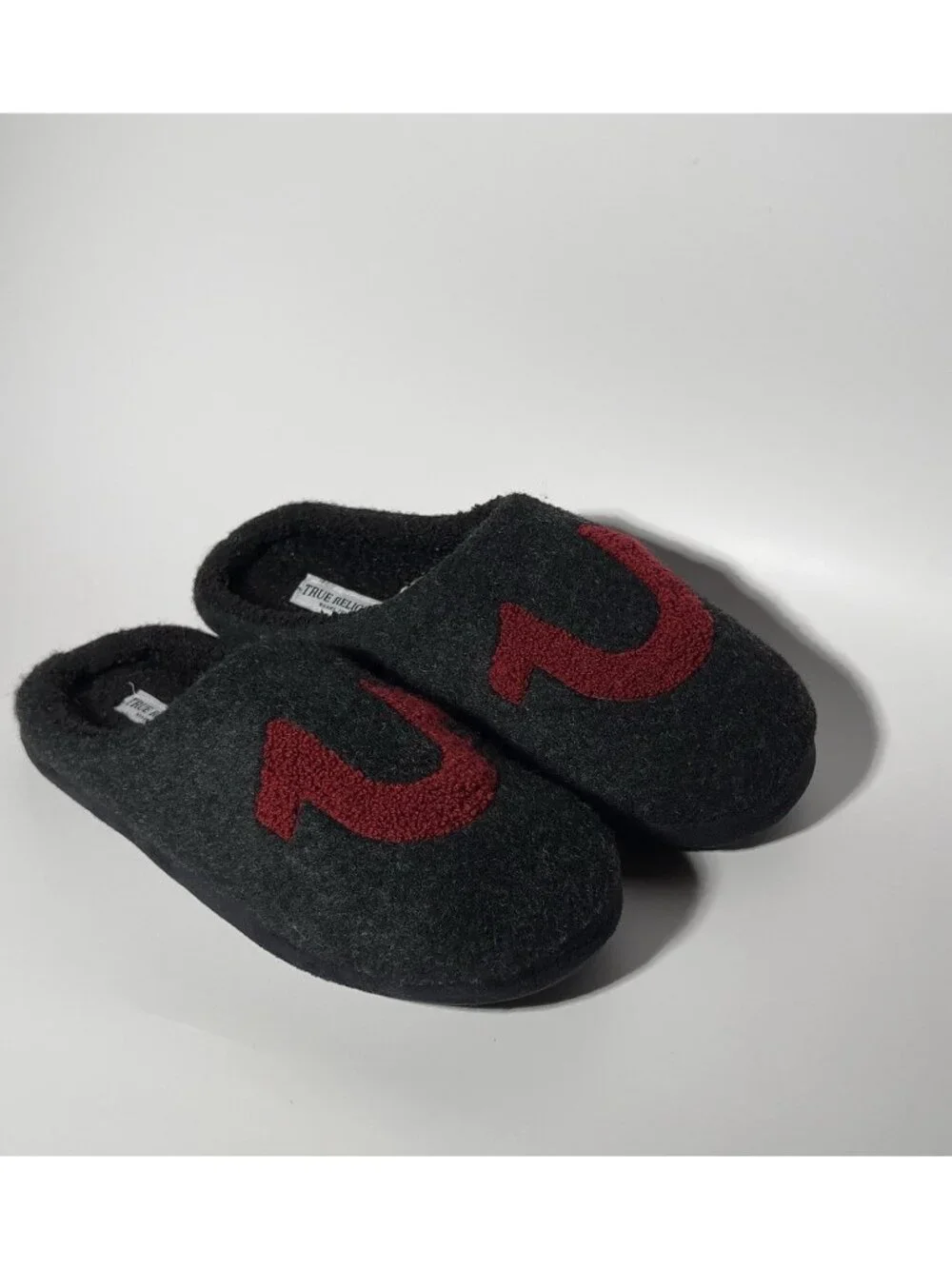 True Religion Men’s Gray Red Logo Faux Wool Clog Slippers Size M 9-10